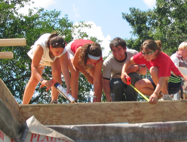 Jewish teenage volunteers install great floors in Grand Rapids